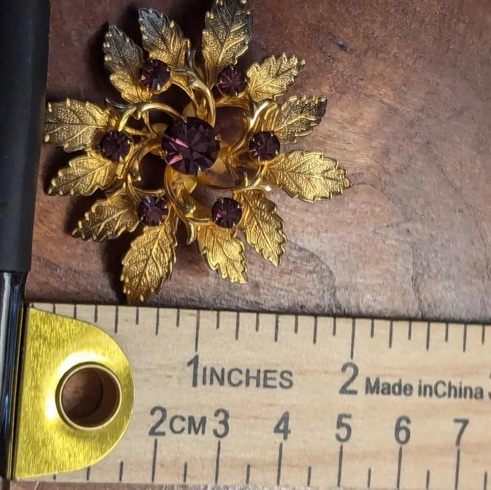 Vintage Goldtone Leaf Brooch Pin Purple Amythest Rhinestones 2
